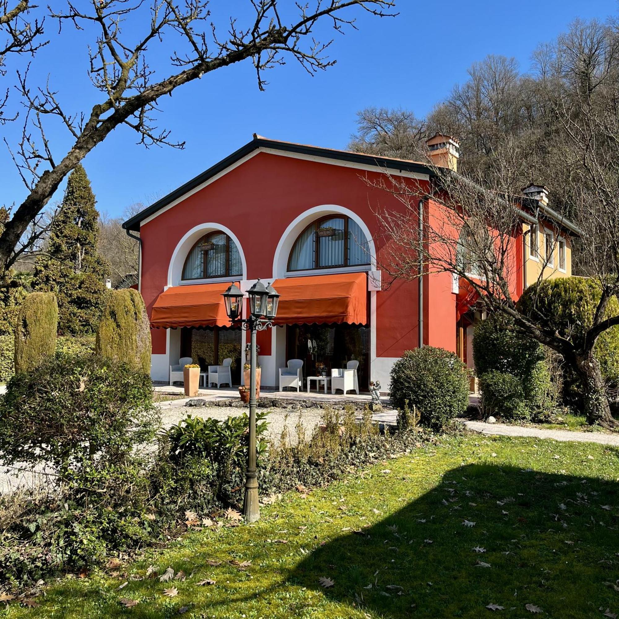 Country Il Melo Bed & Breakfast 2*
